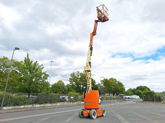 Unknown range 210 JLG E300AJP