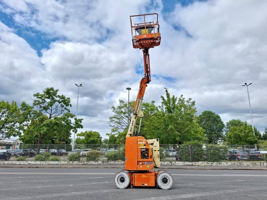 Unknown range 210 JLG E300AJP