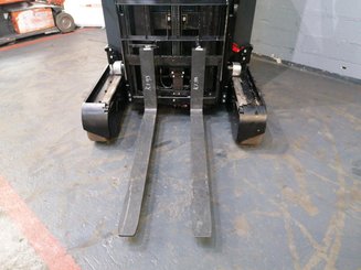 Chariot à mât rétractable Caterpillar NR20N2H - 7
