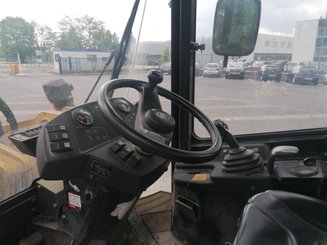 Chargeuse articulée Caterpillar 904B - 10