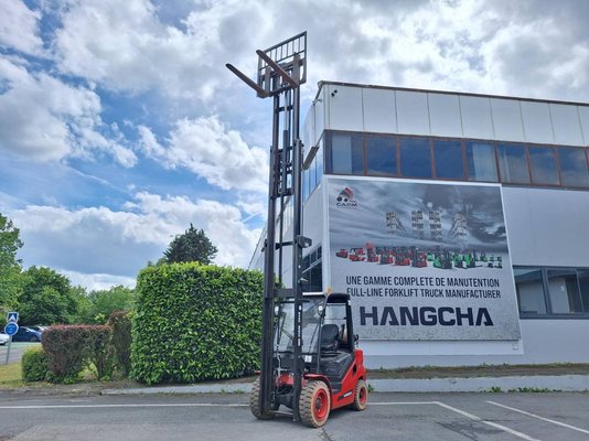 Levée 6000mm minimum pour les chariots frontaux