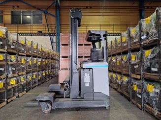 Chariot à mât rétractable multidirectionnel UniCarriers 250DTFVRE635UFW - 2